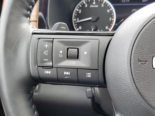 Photo of 2022 Solid Gray/Super Black Nissan Pathfinder