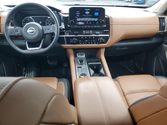Photo of 2022 Solid Gray/Super Black Nissan Pathfinder