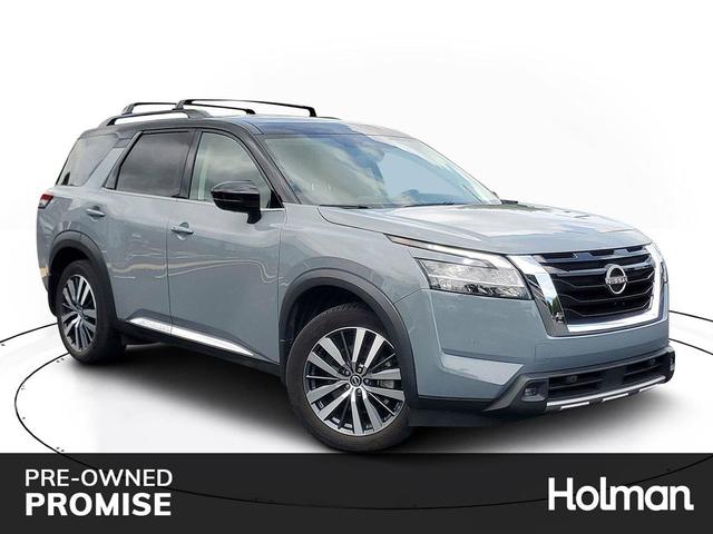 Photo of 2022 Solid Gray/Super Black Nissan Pathfinder