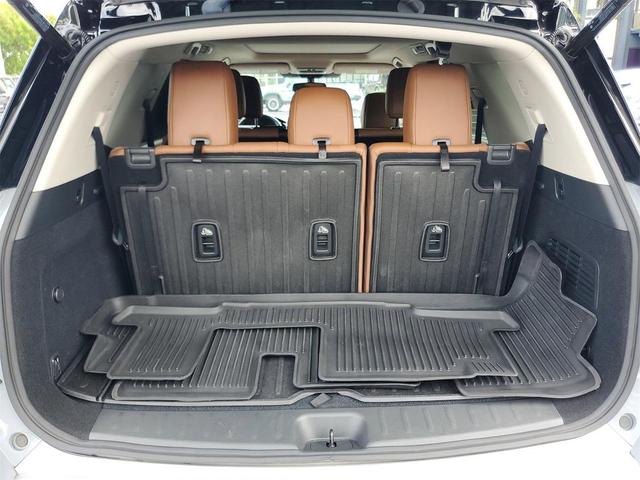 Photo of 2022 Solid Gray/Super Black Nissan Pathfinder
