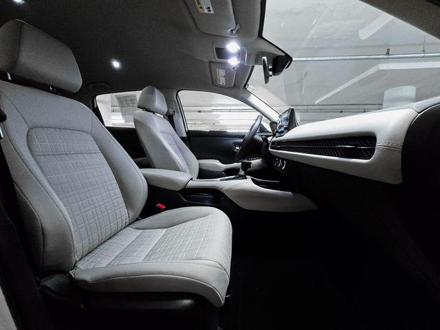 Photo of 2024 Platinum White Pearl Honda HR-V