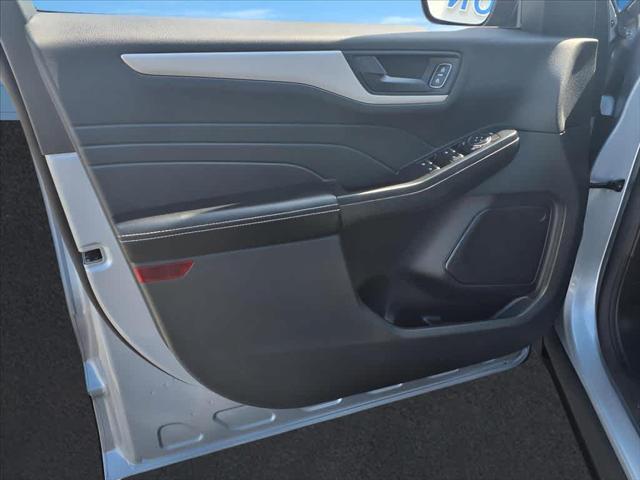 Photo of 2022 Iced Blue Silver Metallic Ford Escape