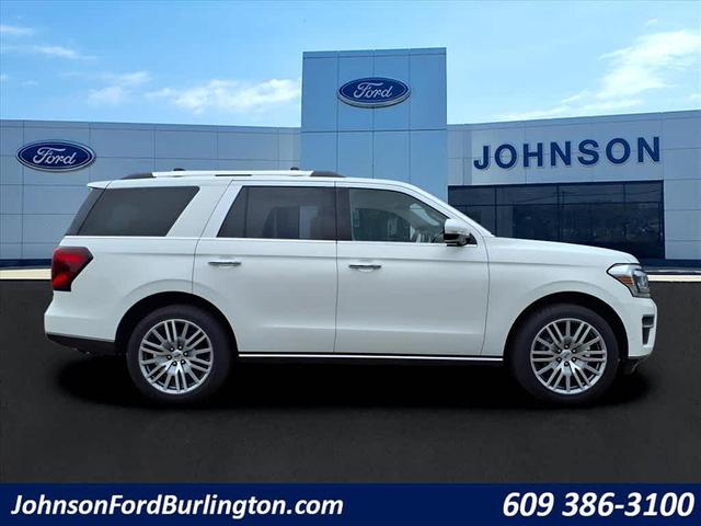 Photo of 2022 Star White Metallic Tri-Coat Ford Expedition