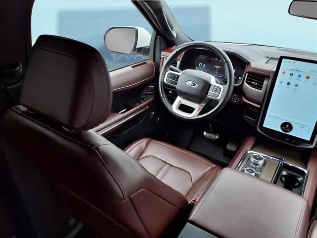 Photo of 2022 Star White Metallic Tri-Coat Ford Expedition