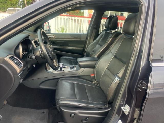 Photo of 2015 Gray Jeep Grand Cherokee