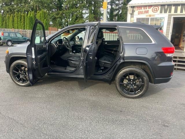Photo of 2015 Gray Jeep Grand Cherokee