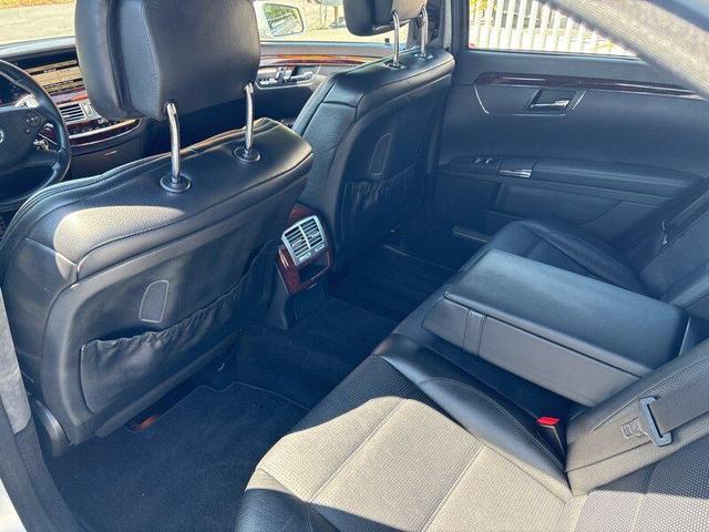 Photo of 2010 Silver Mercedes-Benz S-Class