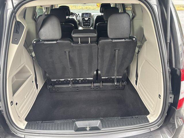 Photo of 2015 Granite Crystal Metallic Clearcoat Chrysler Town & Country