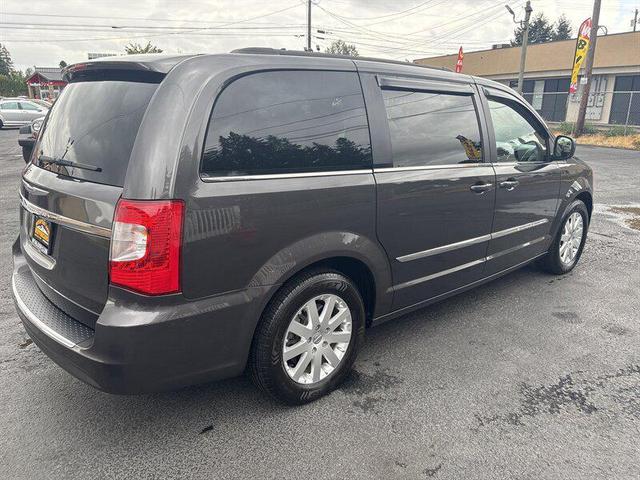 Photo of 2015 Granite Crystal Metallic Clearcoat Chrysler Town & Country
