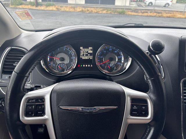 Photo of 2015 Granite Crystal Metallic Clearcoat Chrysler Town & Country