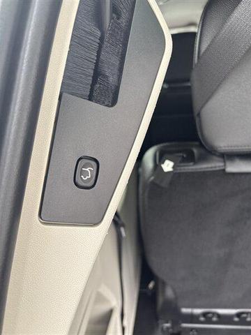 Photo of 2015 Granite Crystal Metallic Clearcoat Chrysler Town & Country