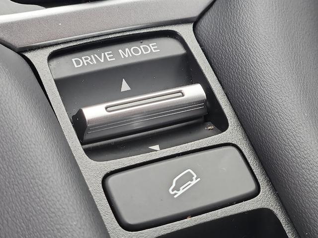 Photo of 2023 Platinum White Pearl Honda HR-V