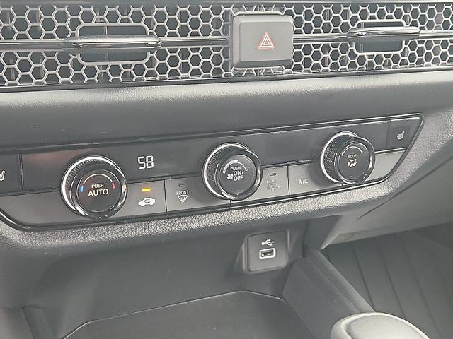 Photo of 2023 Platinum White Pearl Honda HR-V