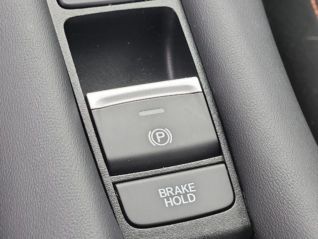Photo of 2023 Platinum White Pearl Honda HR-V