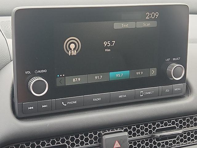 Photo of 2023 Platinum White Pearl Honda HR-V