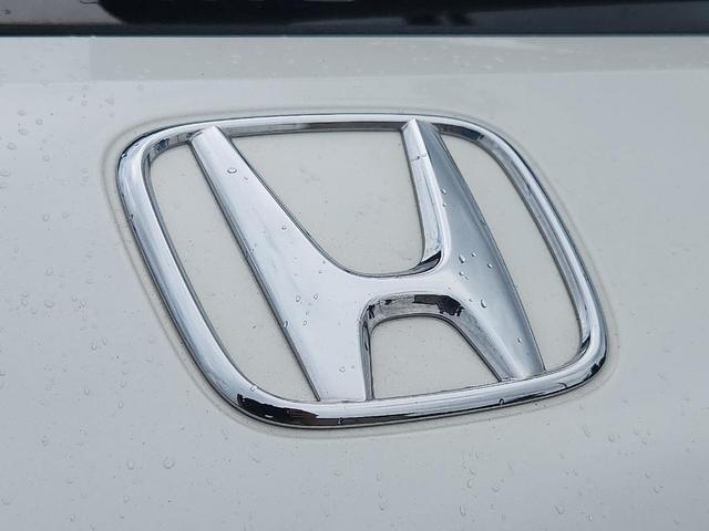 Photo of 2023 Platinum White Pearl Honda HR-V
