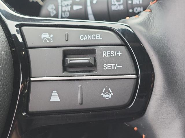 Photo of 2023 Platinum White Pearl Honda HR-V