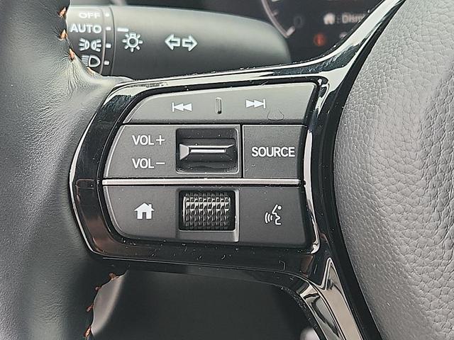 Photo of 2023 Platinum White Pearl Honda HR-V