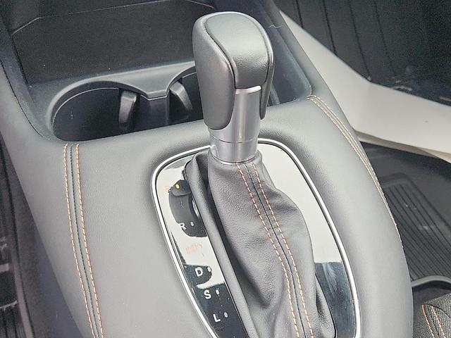 Photo of 2023 Platinum White Pearl Honda HR-V