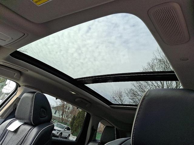 Photo of 2025 White Acura MDX