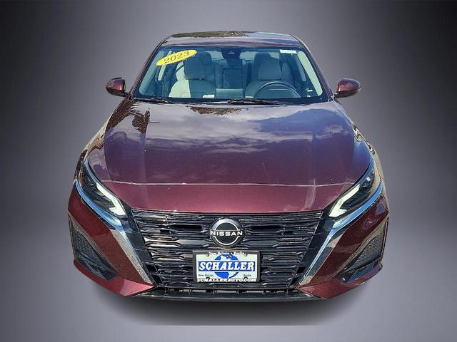 Photo of 2023 Garnet Pearl Nissan Altima