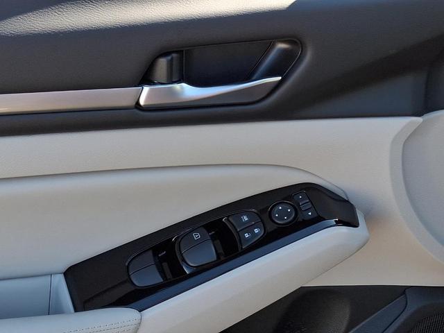 Photo of 2023 Garnet Pearl Nissan Altima