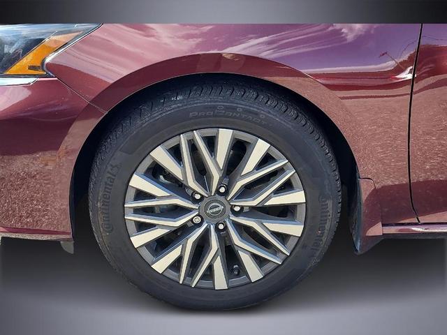 Photo of 2023 Garnet Pearl Nissan Altima