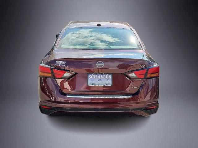 Photo of 2023 Garnet Pearl Nissan Altima