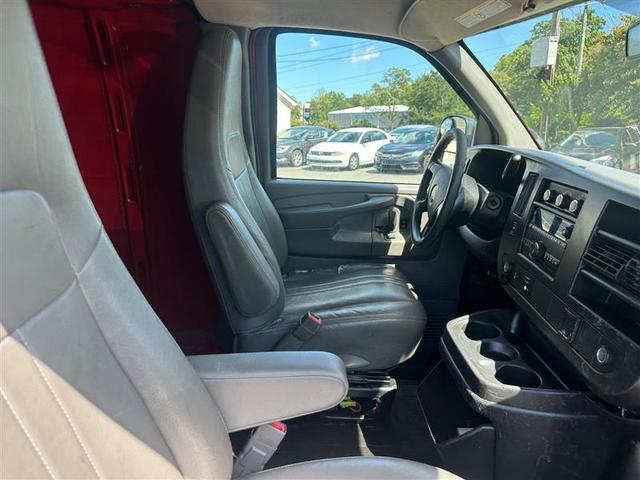 Photo of 2015 Cardinal Red GMC Savana 3500