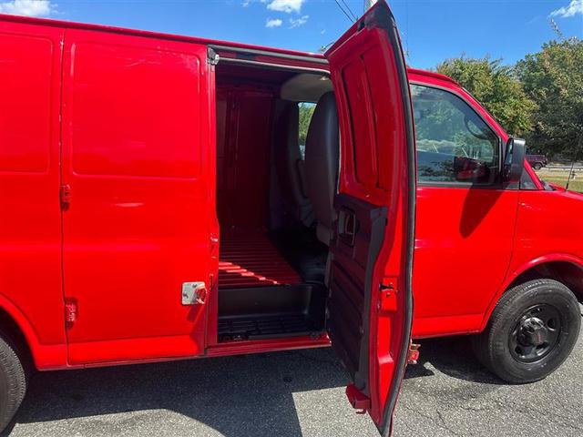 Photo of 2015 Cardinal Red GMC Savana 3500