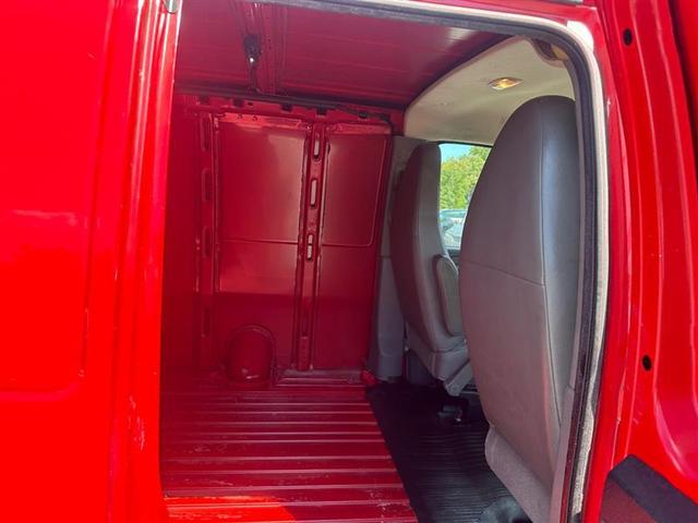 Photo of 2015 Cardinal Red GMC Savana 3500