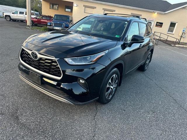 Photo of 2021 Midnight Black Metallic Toyota Highlander