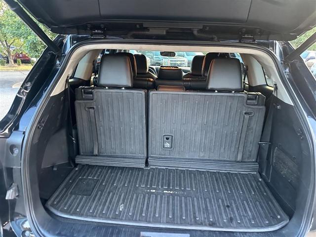 Photo of 2021 Midnight Black Metallic Toyota Highlander