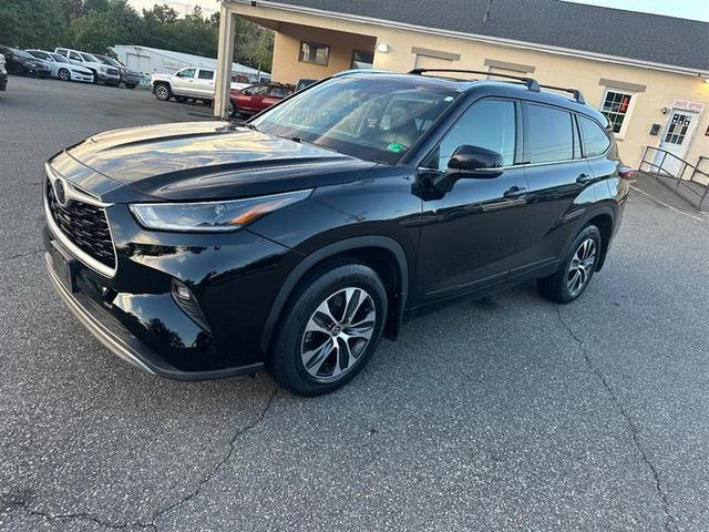 Photo of 2021 Midnight Black Metallic Toyota Highlander