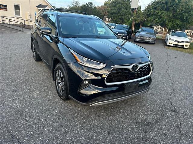 Photo of 2021 Midnight Black Metallic Toyota Highlander