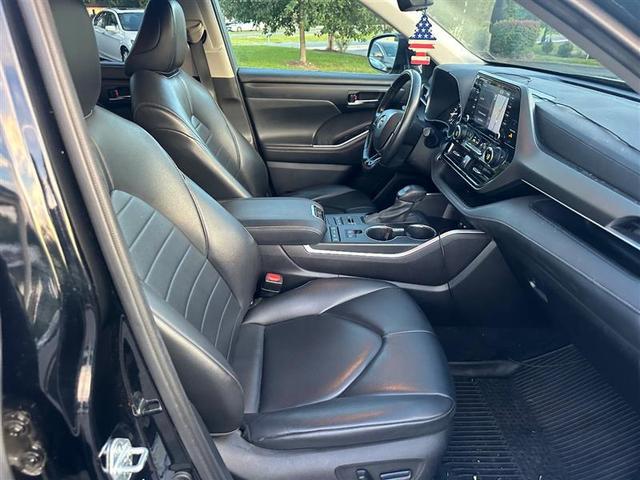 Photo of 2021 Midnight Black Metallic Toyota Highlander