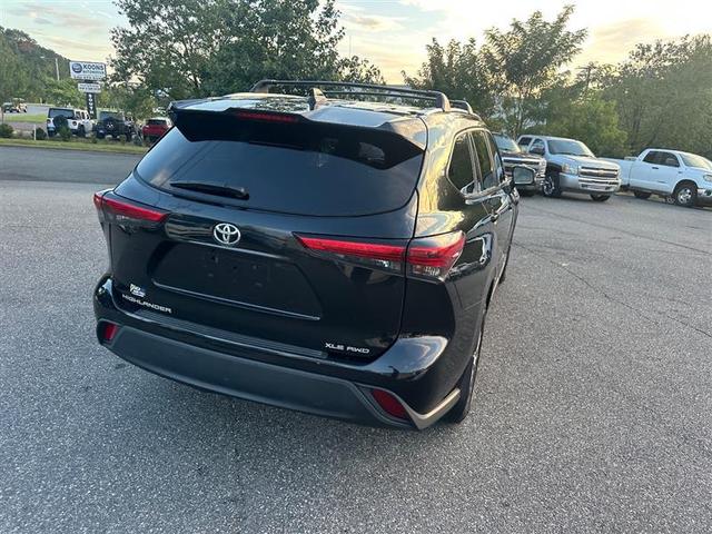 Photo of 2021 Midnight Black Metallic Toyota Highlander