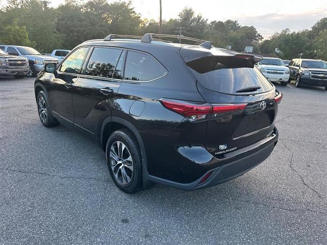 Photo of 2021 Midnight Black Metallic Toyota Highlander