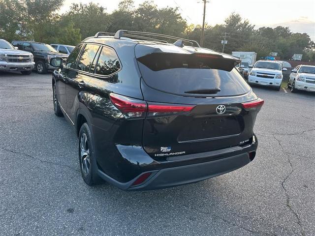 Photo of 2021 Midnight Black Metallic Toyota Highlander