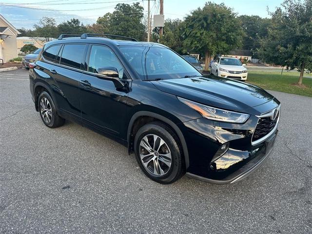 Photo of 2021 Midnight Black Metallic Toyota Highlander