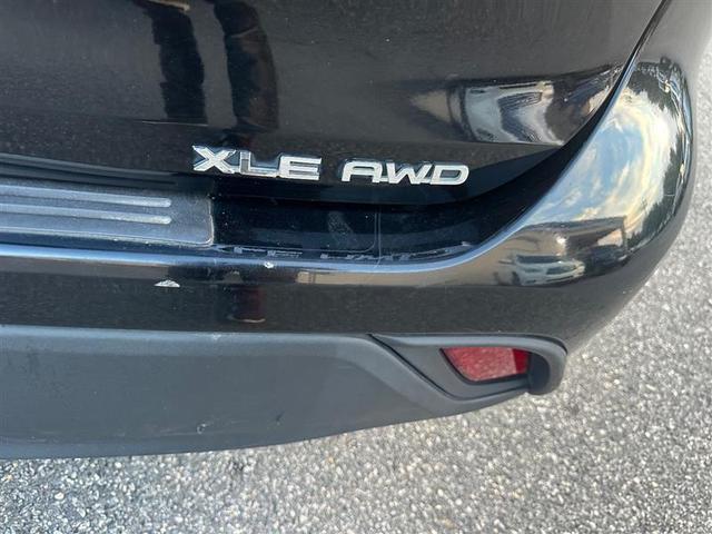Photo of 2021 Midnight Black Metallic Toyota Highlander