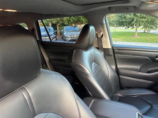 Photo of 2021 Midnight Black Metallic Toyota Highlander
