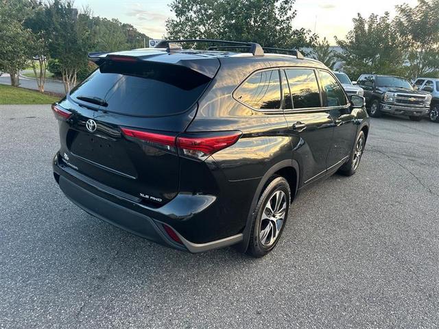 Photo of 2021 Midnight Black Metallic Toyota Highlander