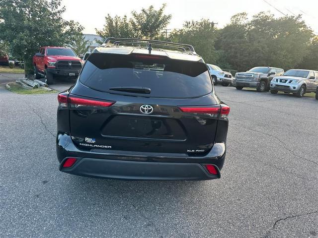 Photo of 2021 Midnight Black Metallic Toyota Highlander
