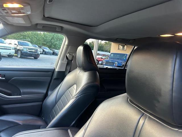 Photo of 2021 Midnight Black Metallic Toyota Highlander