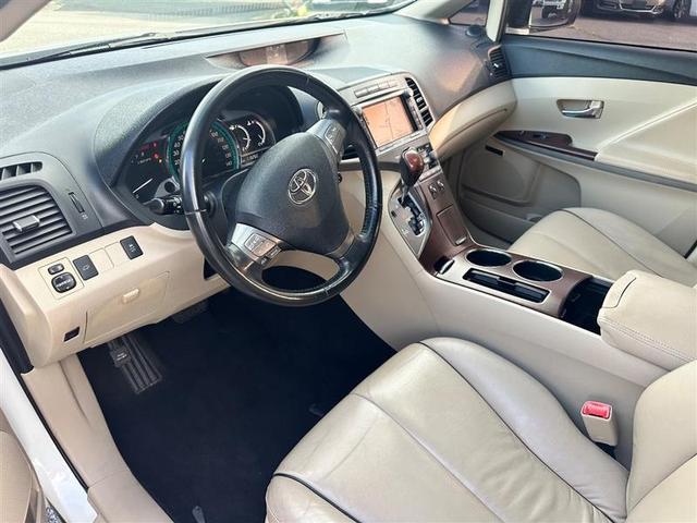 Photo of 2009 Blizzard Pearl Toyota Venza