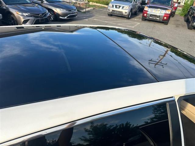 Photo of 2009 Blizzard Pearl Toyota Venza