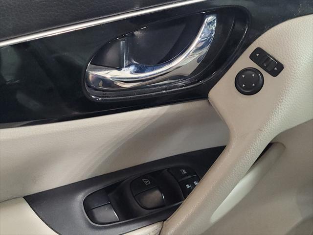 Photo of 2018 Pearl White Nissan Rogue Sport