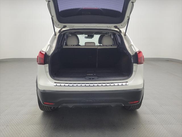 Photo of 2018 Pearl White Nissan Rogue Sport