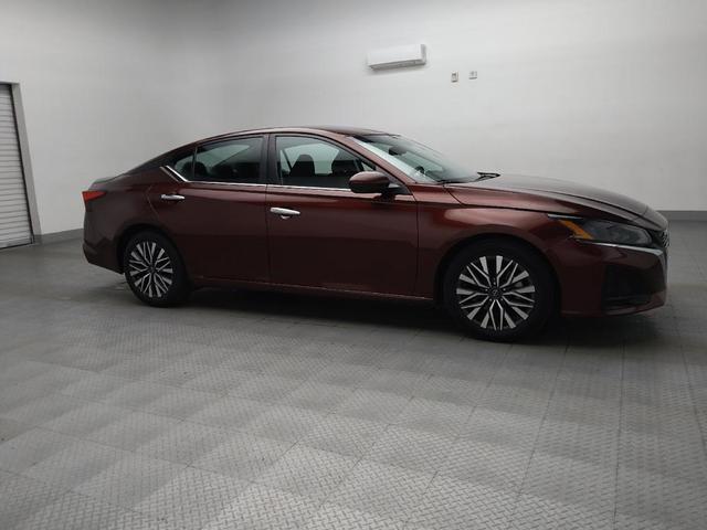 Photo of 2023 Red Nissan Altima